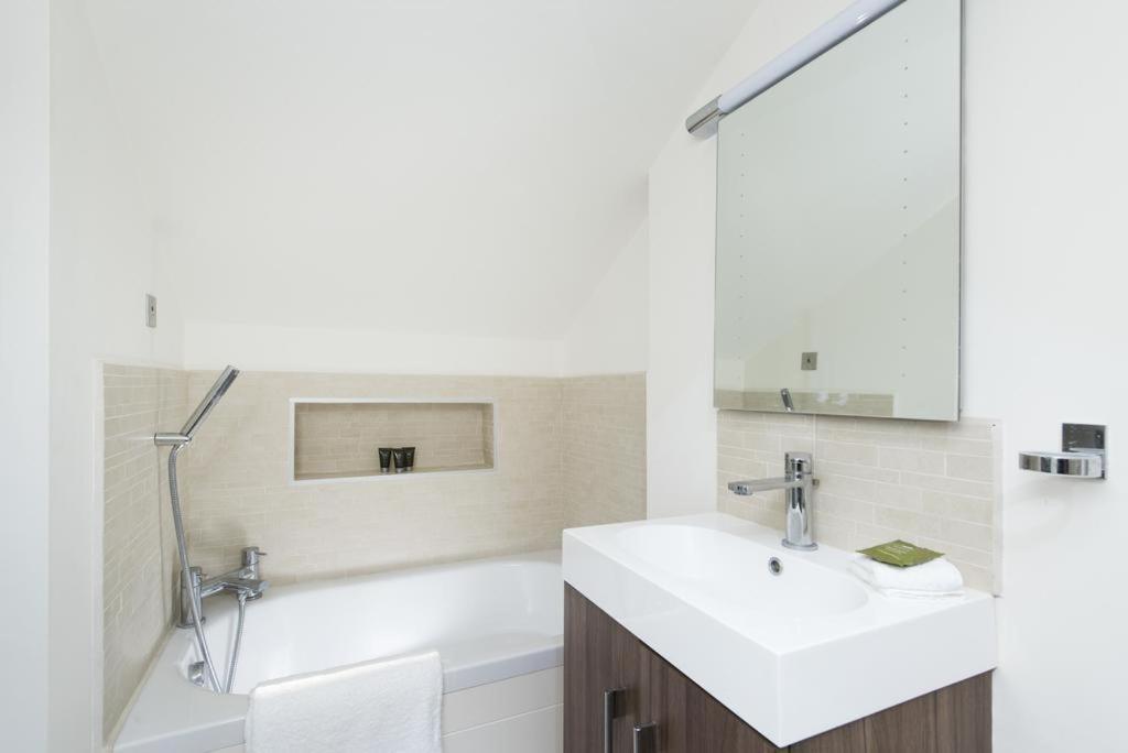 Perfect Kensington Mews House - Quiet Location * Londra